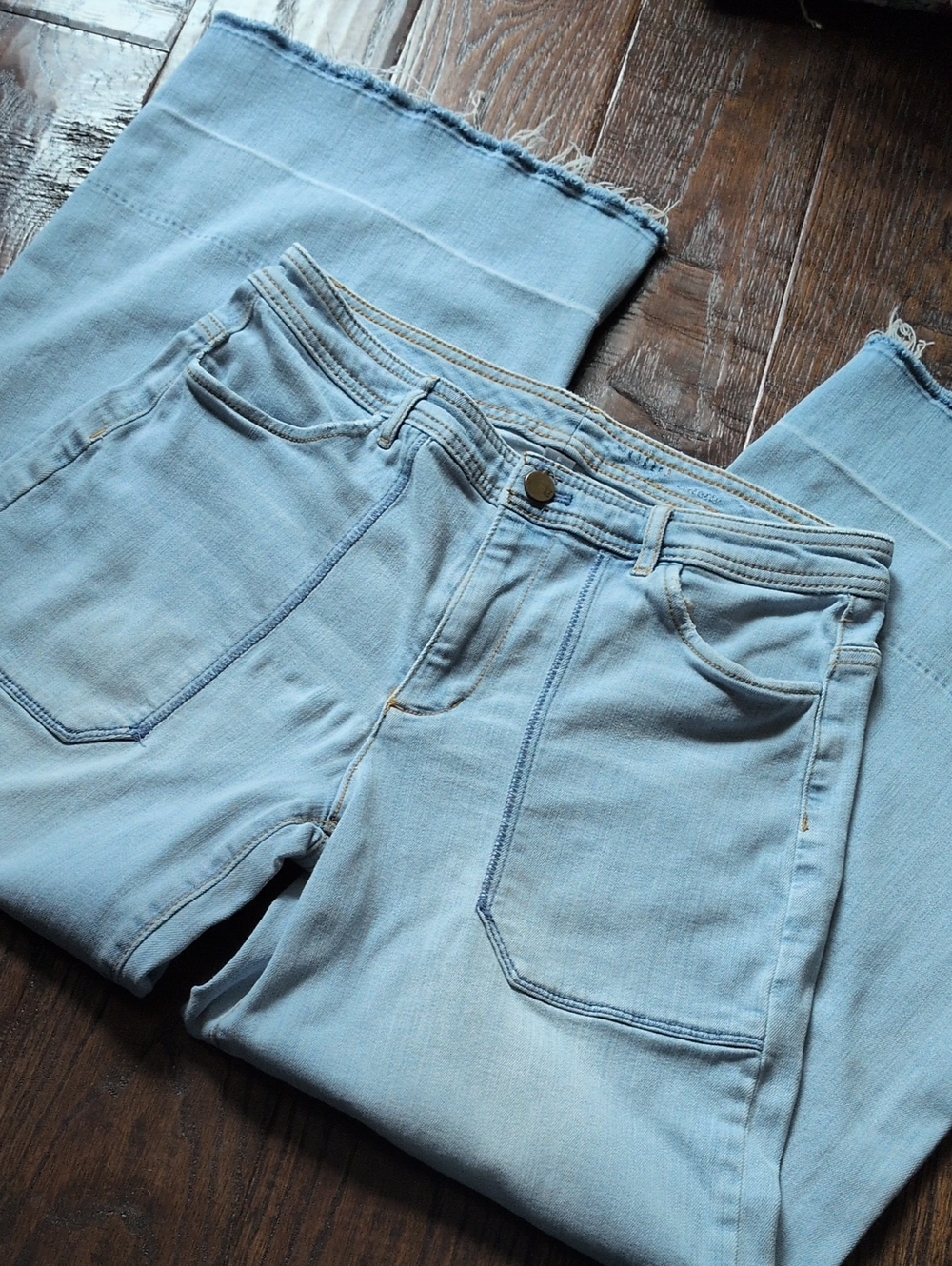 New York & Company I Light Blue Wide-Leg Raw Hem Soho Culotte Jeans, 6